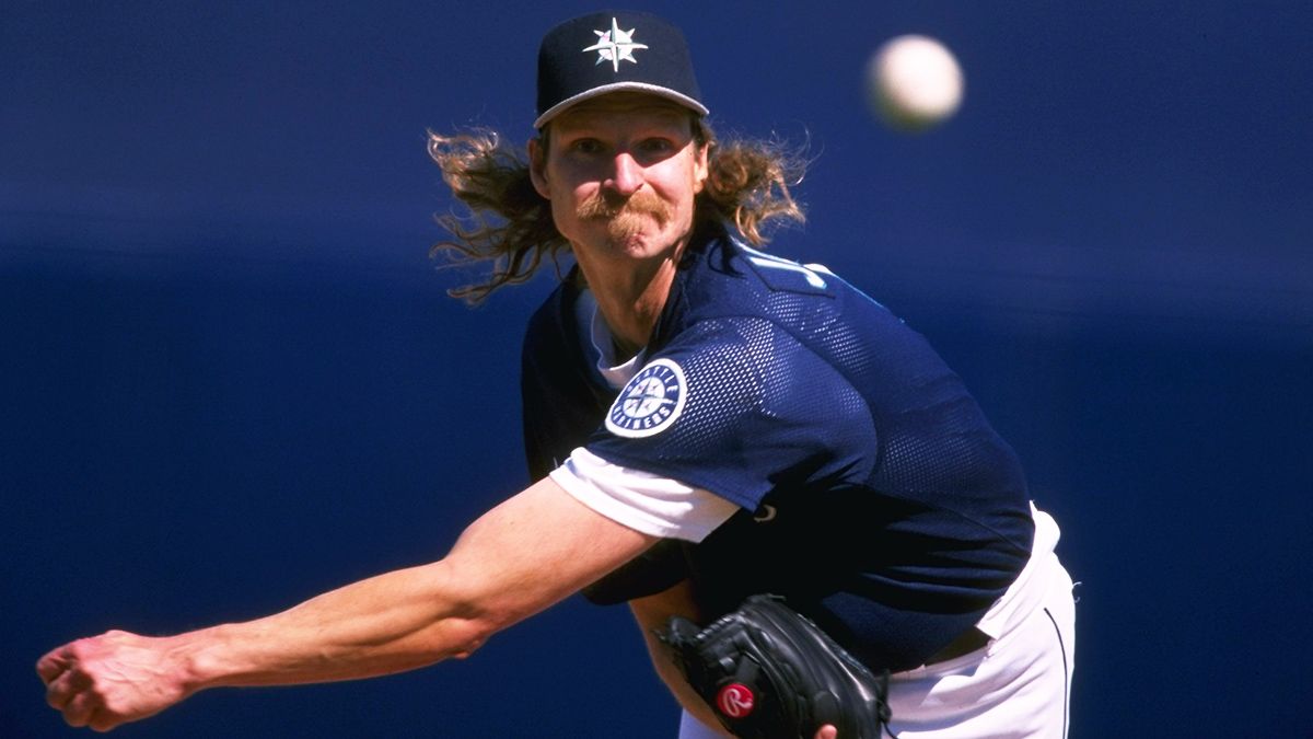 Photo of the Day: The one time Randy Johnson wasn't the tallest